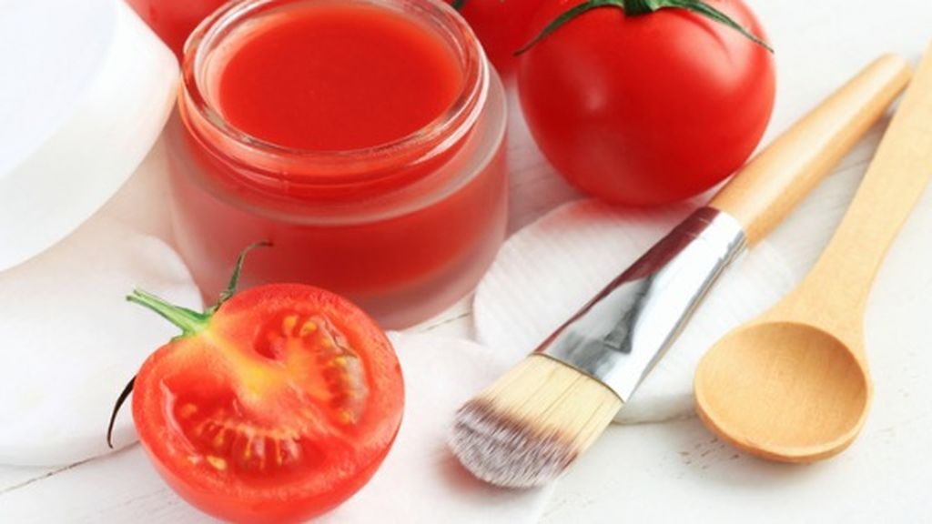 En el caso de que tengas el pelo fino, la mejor opción será una mascarilla de tomate y harina de maíz.