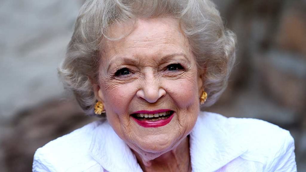 "La chica de oro" Betty White cumple 99 maravillosos años: el secreto de la actriz más longeva del mundo