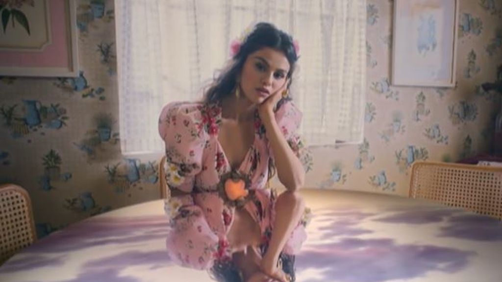 Selena Gómez lanza 'De una vez', tras casi una década sin cantar en español
