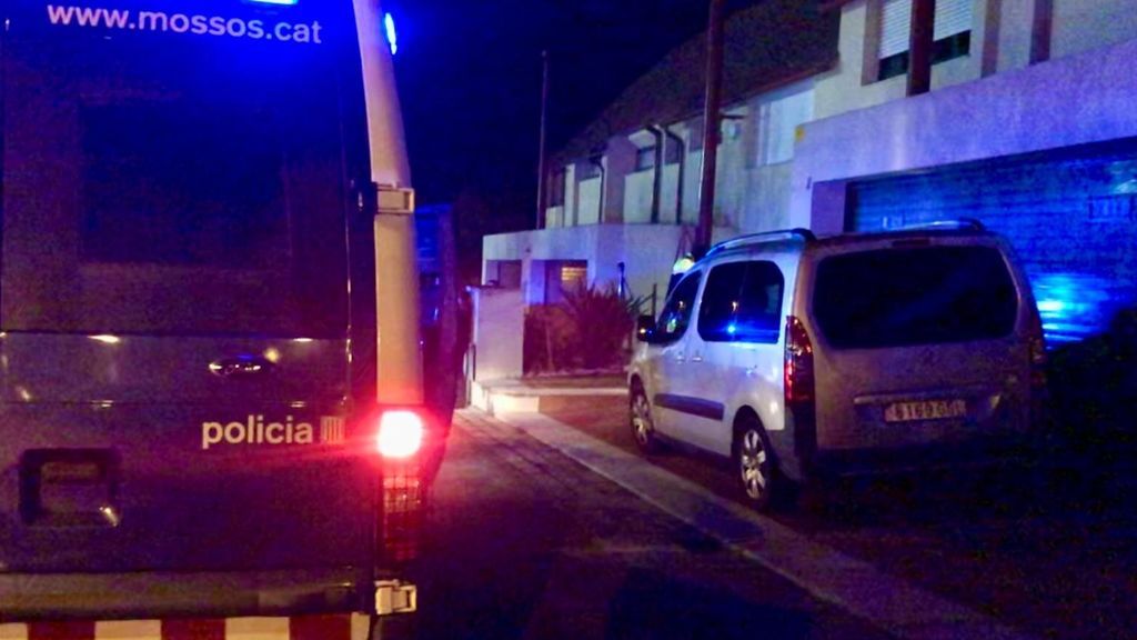 Los Mossos paran una fiesta ilegal en Matadepera que deja a dos agentes heridos Los Mossos paran una fiesta ilegal en Matadepera que deja a dos agentes heridos