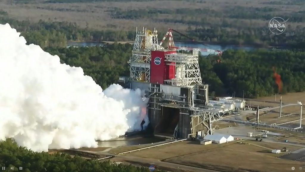 El cohete SLS de la NASA que nos llevará a Luna enciende sus motores