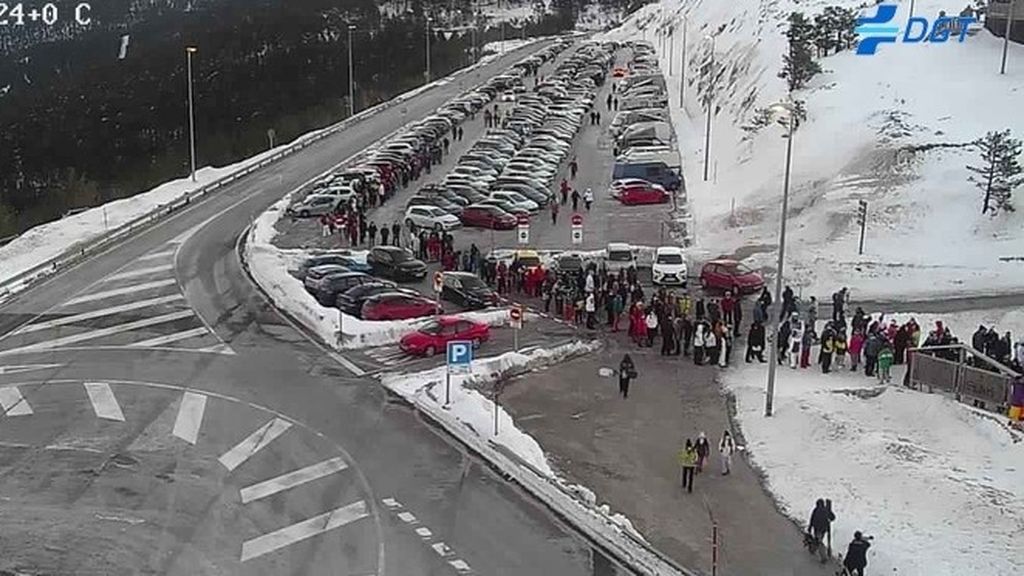 Los aparcamientos de Cotos, Navacerrada y Valdesquí, cerrados desde primera hora de la mañana Los aparcamientos de Cotos, Navacerrada y Valdesquí, cerrados desde primera hora de la mañana