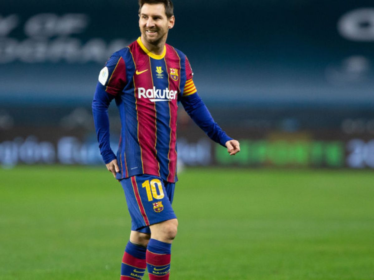 Messi y otros cracks que perdieron la cabeza en un partido de fútbol - NIUS