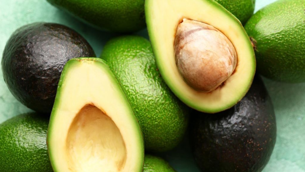 El aguacate es un alimento rico en ácido fólico.