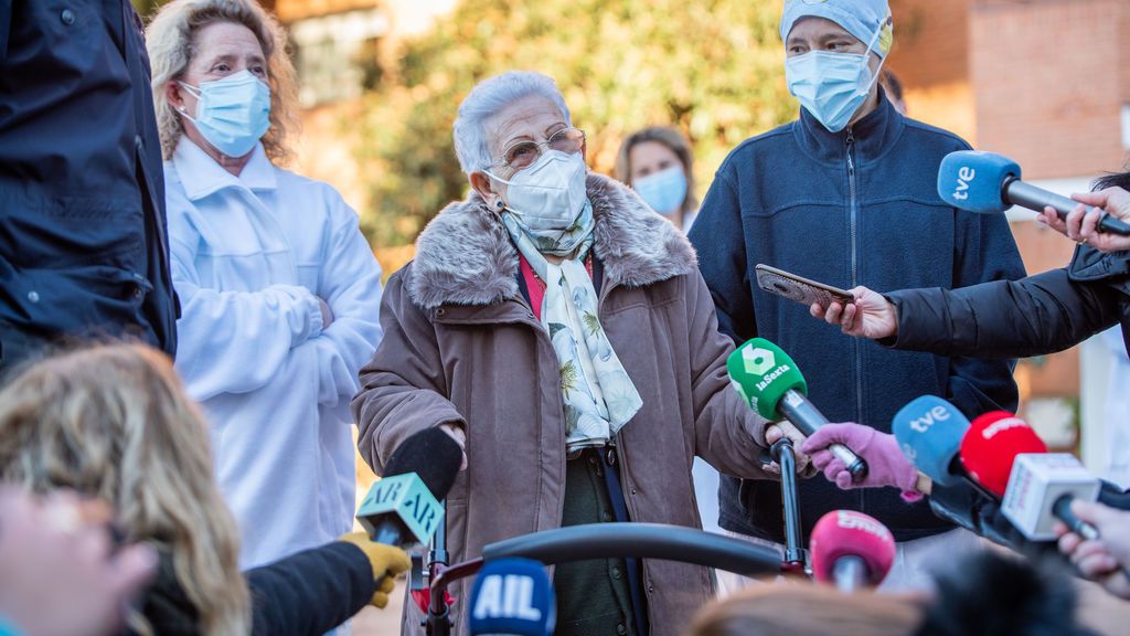 Araceli Hidalgo, la primera vacunada contra la covid en España, recibe su segunda dosis