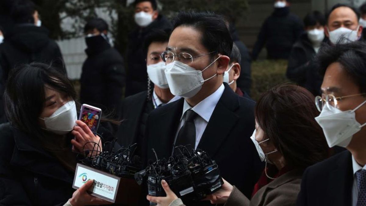 Lee Jae-Yong, heredero de Samsung, condenado a dos años y medio de cárcel por corrupción Lee Jae-Yong, heredero de Samsung, condenado a dos años y medio de cárcel por corrupción