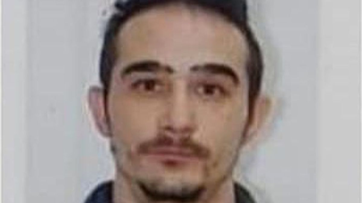 Buscan a 'Copito', un delincuente que se fugó de los juzgados y ha huido saltando por los tejados en Madrid Buscan a 'Copito', un delincuente que se fugó de los juzgados y ha huido saltando por los tejados en Madrid