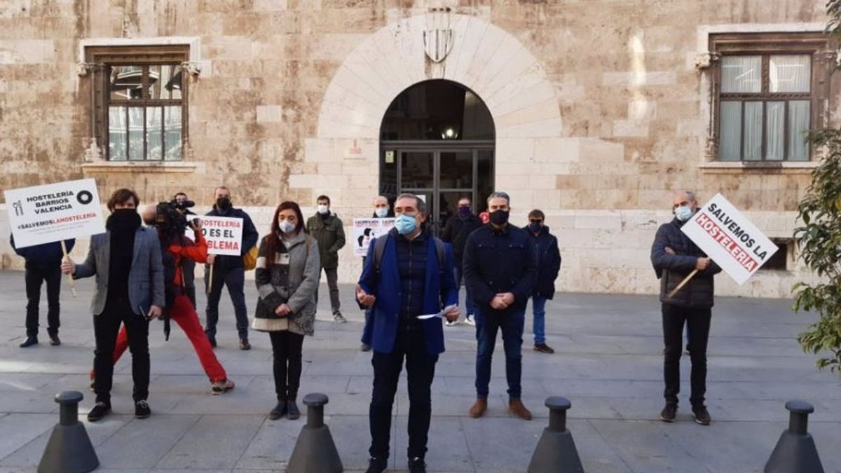 SOS Hostelería pide la suspensión del pago del IRPF, del IVA y la cuotas a la Seguridad Social en la Comunidad Valenciana SOS Hostelería pide la suspensión del pago del IRPF, del IVA y la cuotas a la Seguridad Social en la Comunidad Valenciana