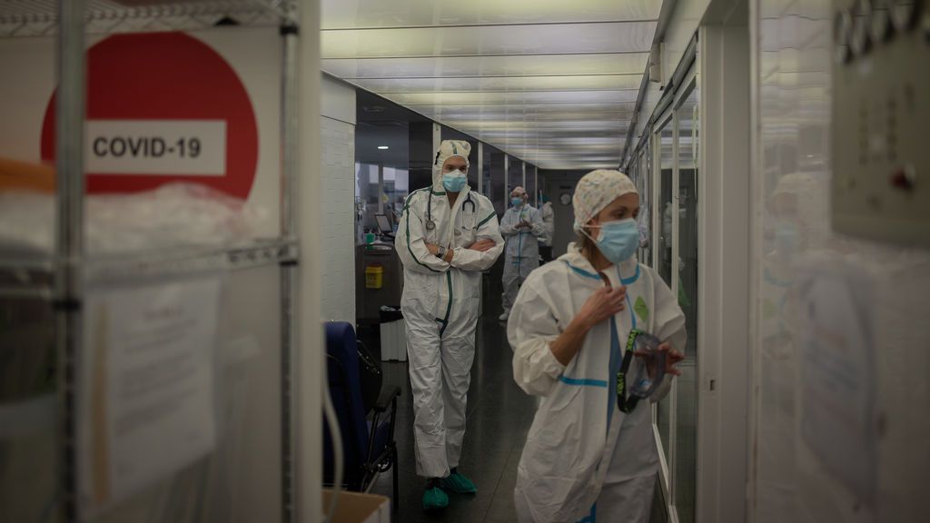 Los hospitales en Barcelona empiezan a desprogramar operaciones: "Tengo una lista de espera de uno a cinco años" Los hospitales en Barcelona empiezan a desprogramar operaciones: "Tengo una lista de espera de uno a cinco años"