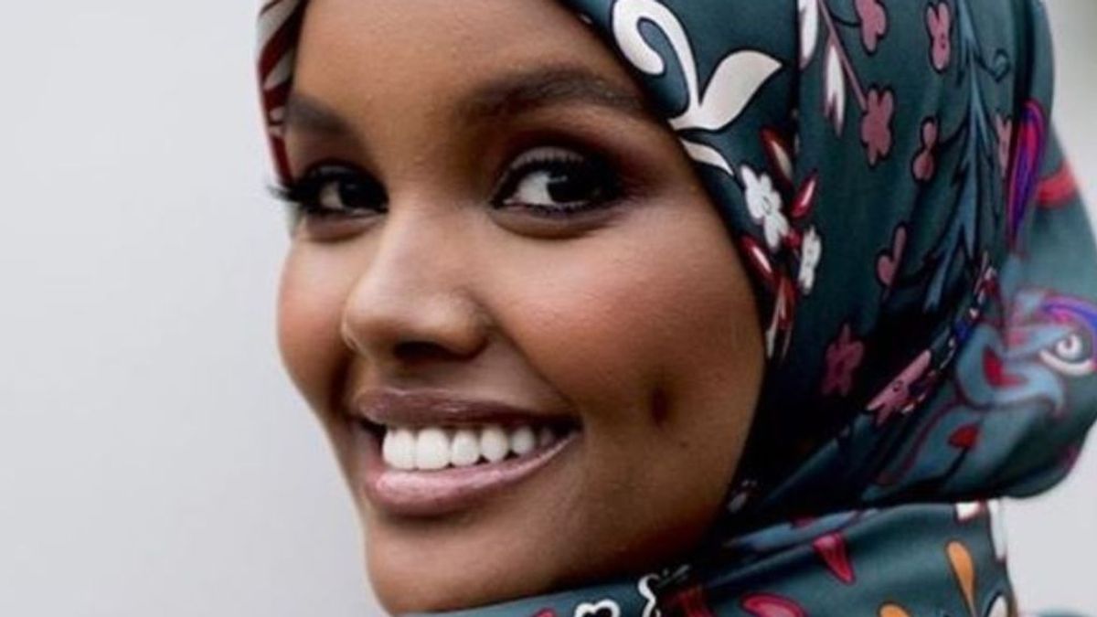 Halima Aden, la modelo musulmana que rompió estereotipos con el hiyab y que dejó la moda por sus creencias