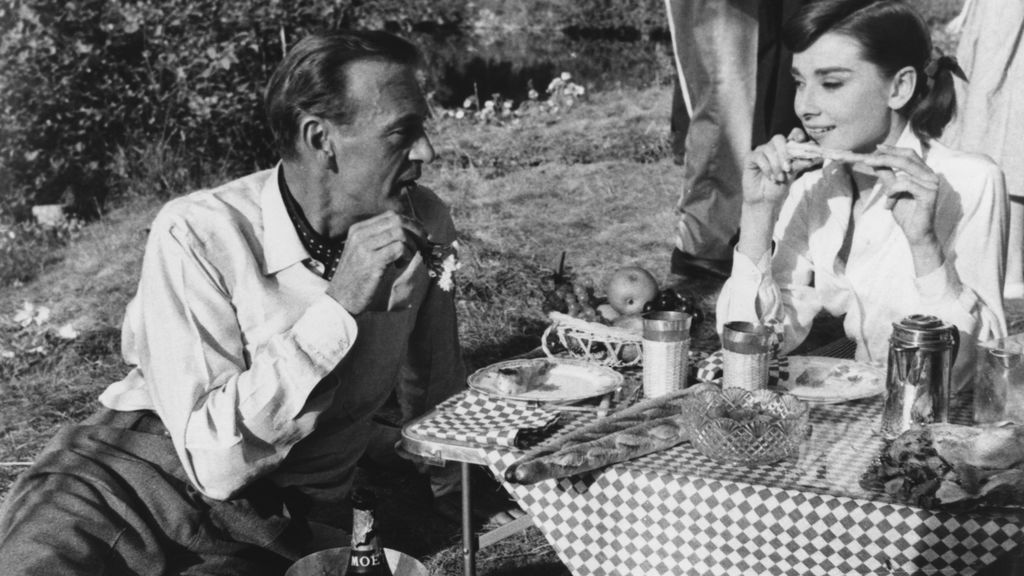 Audrey Hepburn y Gary Cooper, en el picnic de 'Love in the afternoon' (1957)