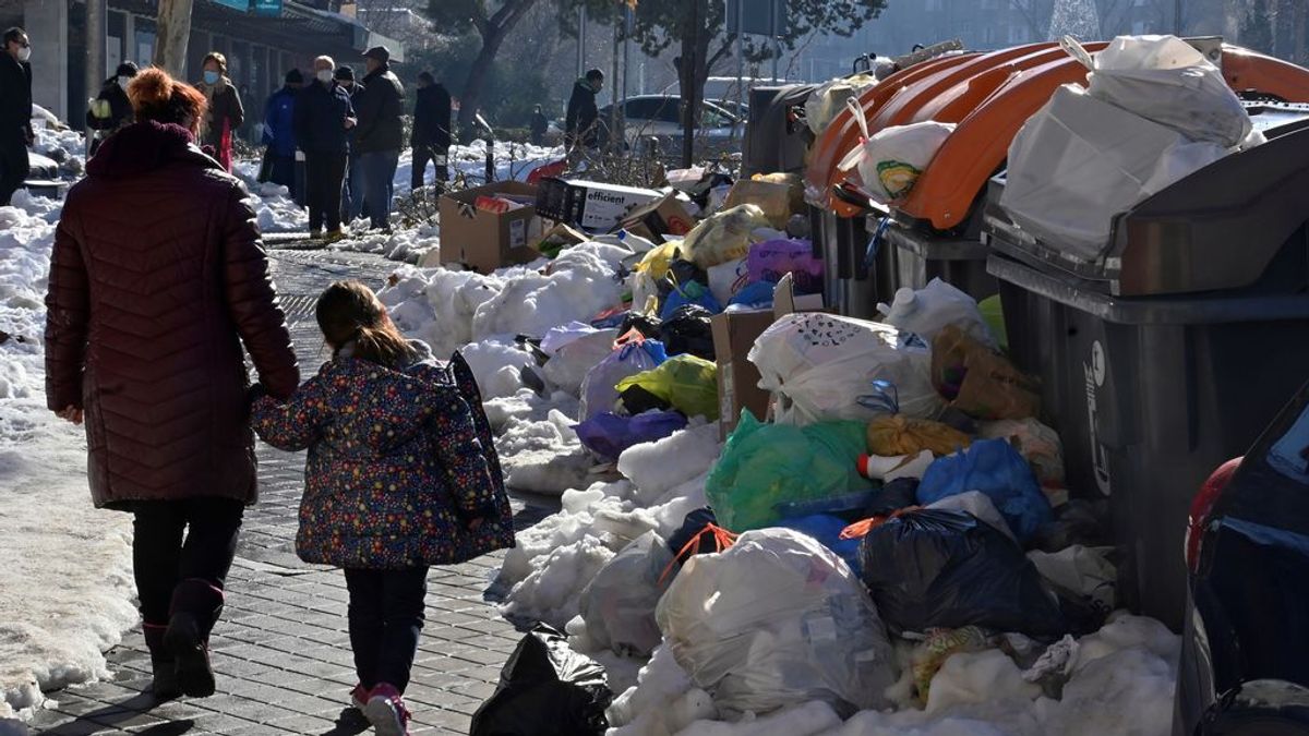 Alertan del riesgo de plagas en Madrid por la acumulación de basuras y posibles inundaciones