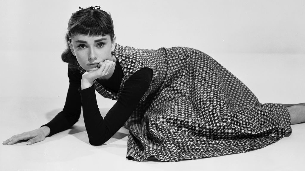 Audrey Hepburn, en un posado de 'Sabrina' (1956)