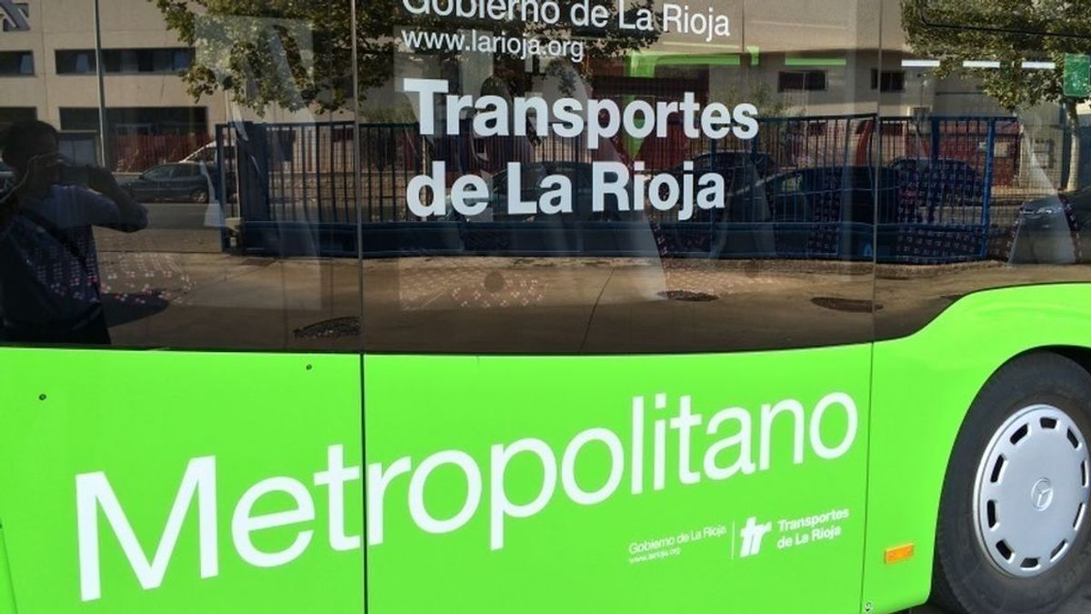 Prohíben hablar en autobuses de La Rioja y fumar en marquesinas de Logroño para frenar los contagios Prohíben hablar en autobuses de La Rioja y fumar en marquesinas de Logroño para frenar los contagios