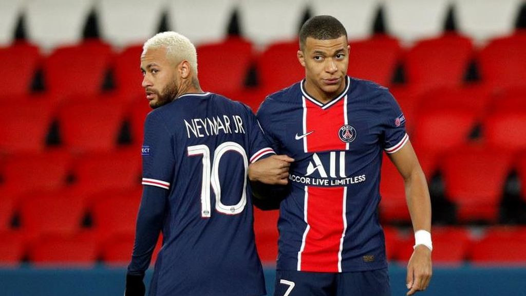 El PSG le abre las puertas a Mbappé: "No hay medios para poder mantener a dos estrellas" El PSG le abre las puertas a Mbappé: "No hay medios para poder mantener a dos estrellas"