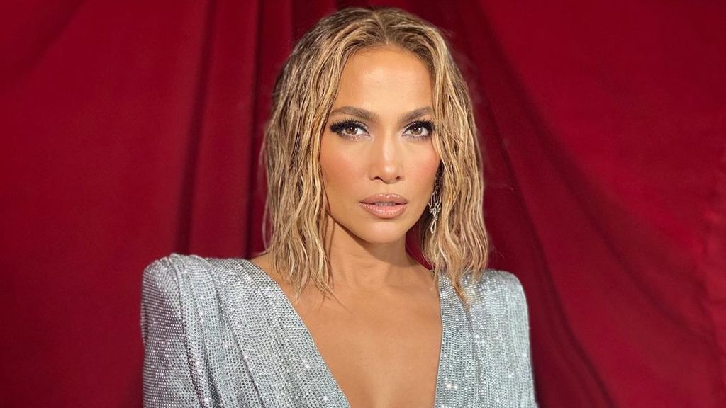 Jennifer Lopez responde a una seguidora que la acusa de tener mucho botox: "No pierdas tu tiempo tratando de derribar a otros"