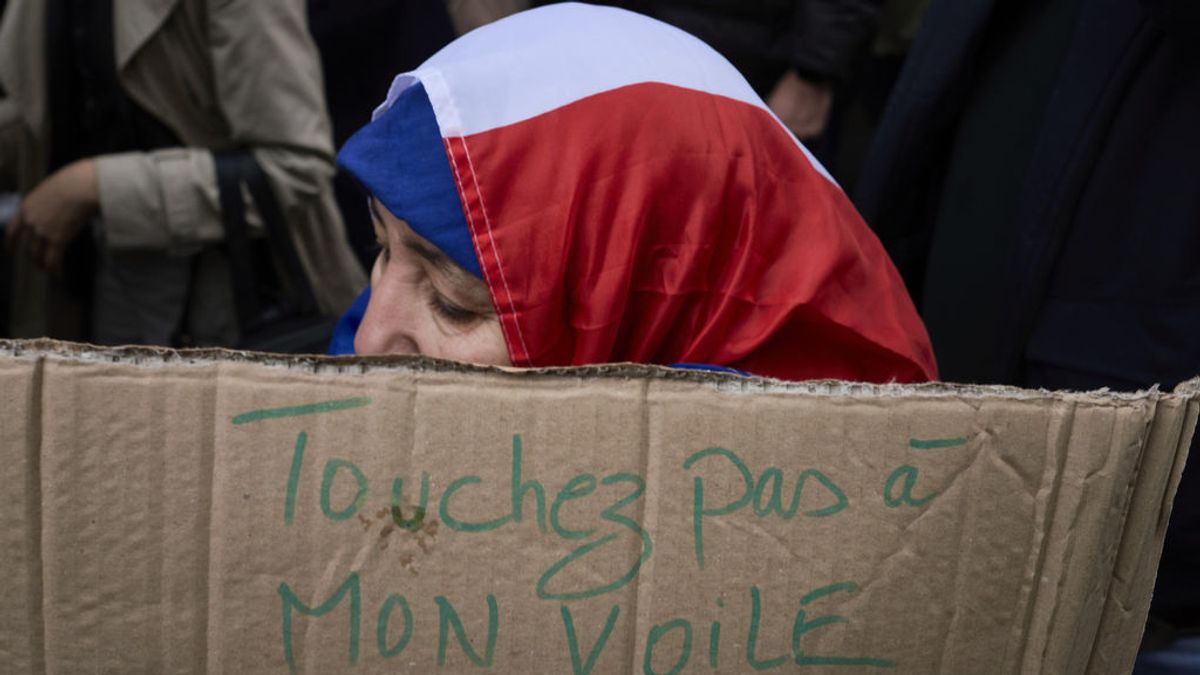 La Asamblea Nacional de Francia rechaza la prohibición del velo en espacios públicos en menores de 18 años