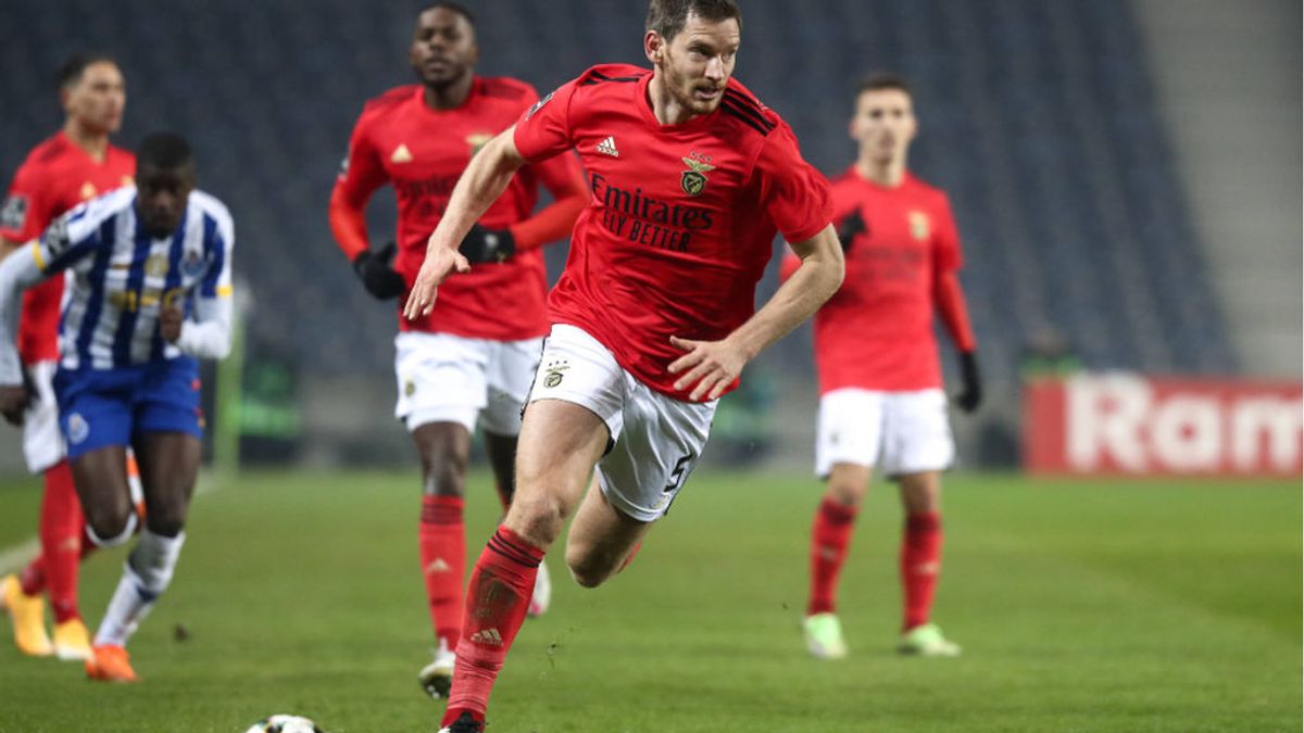 Brote de coronavirus en el Benfica: el club detecta 17 positivos entre su plantilla y cuerpo técnico Brote de coronavirus en el Benfica: el club detecta 17 positivos entre su plantilla y cuerpo técnico