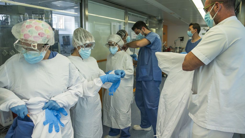Vacunan a 300 sanitarios jubilados del Hospital de Terrasa para no perder dosis Vacunan a 300 sanitarios jubilados del Hospital de Terrasa para no perder dosis
