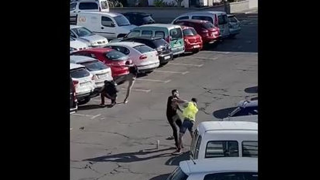 Violenta pelea entre varios gorrillas por el control de un aparcamiento en Maspalomas