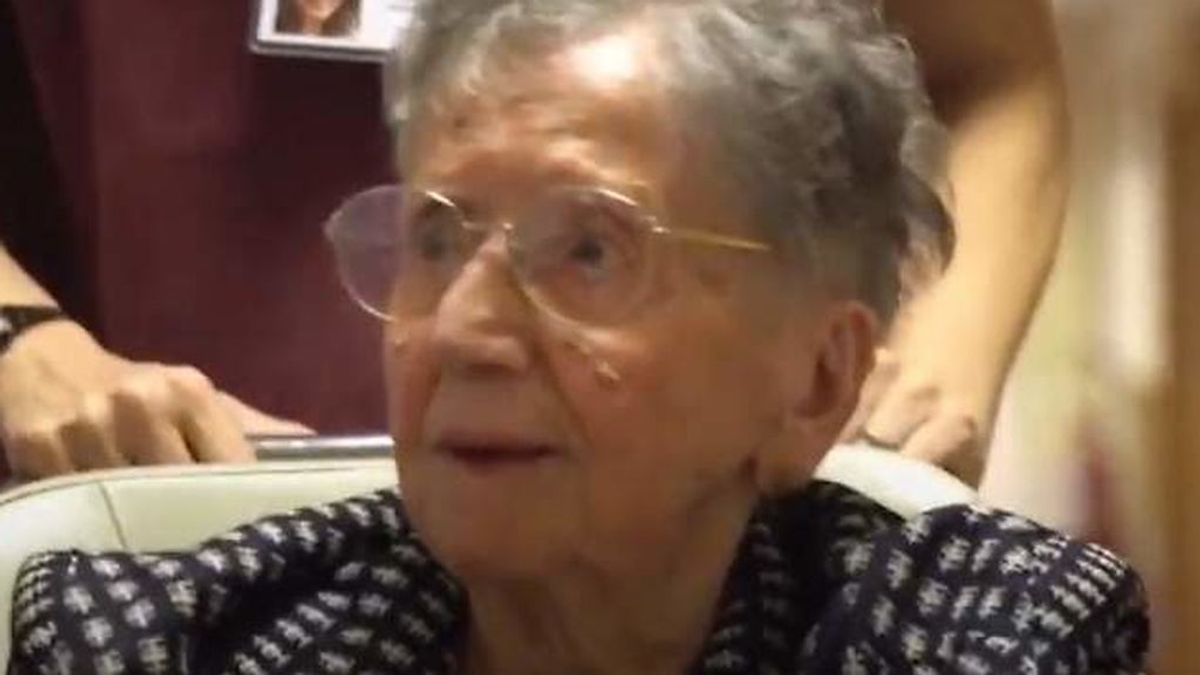 Fátima Negrini, se vacuna contra el coronavirus con 108 años de edad