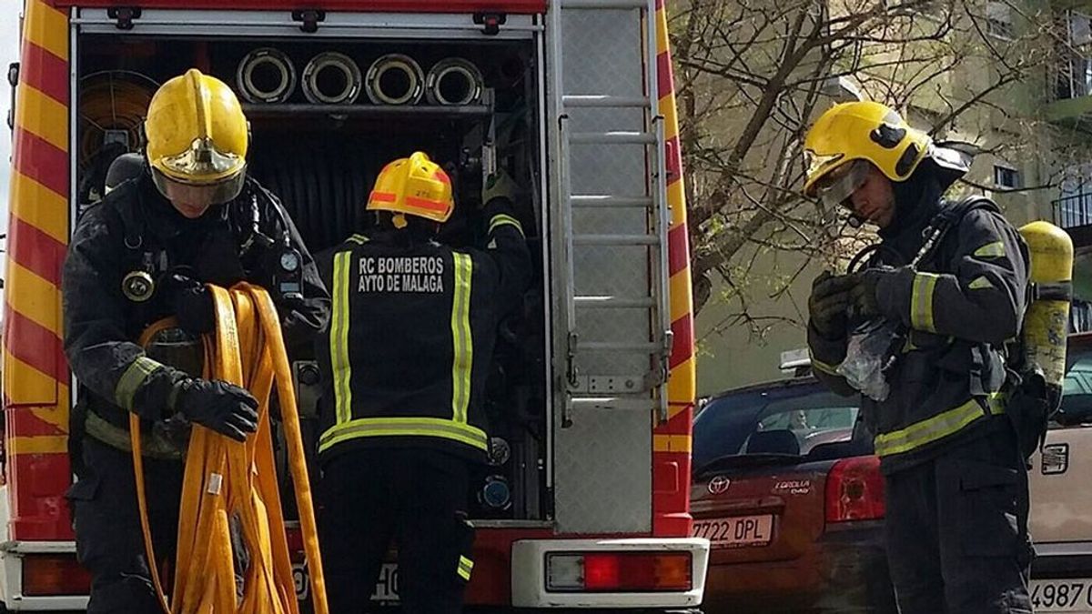Hallan calcinados los cadáveres de dos personas en el incendio de una vivienda de chapa en Málaga