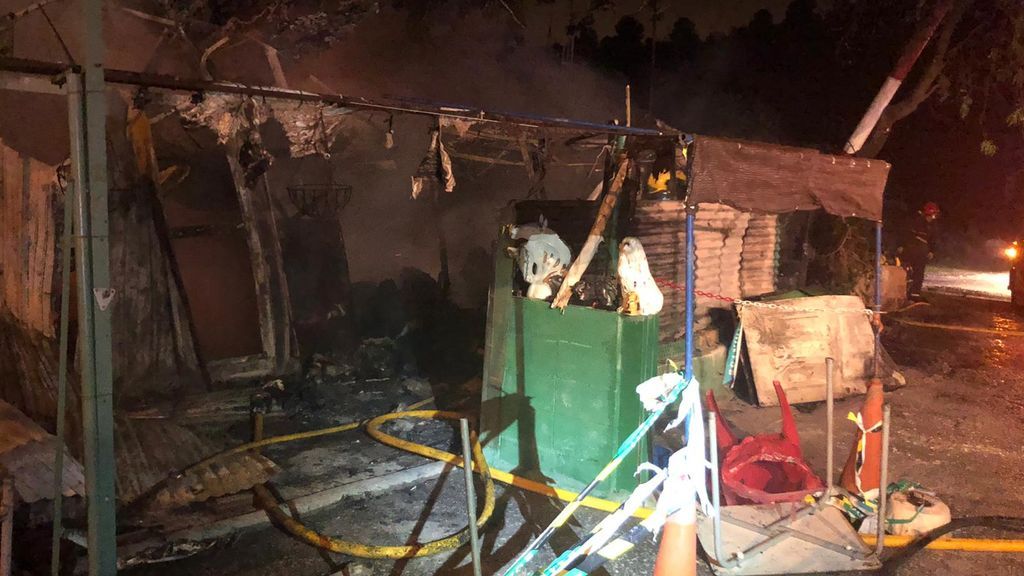 Hallan dos cadáveres calcinados en el incendio de una casa hecha de chapa en Málaga Hallan dos cadáveres calcinados en el incendio de una casa hecha de chapa en Málaga