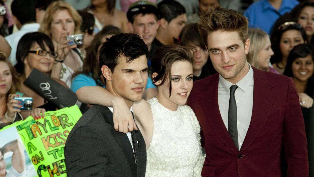 Robert Pattinson y Kristen Stewart se convirtieron en una de las parejas más mediáticas.