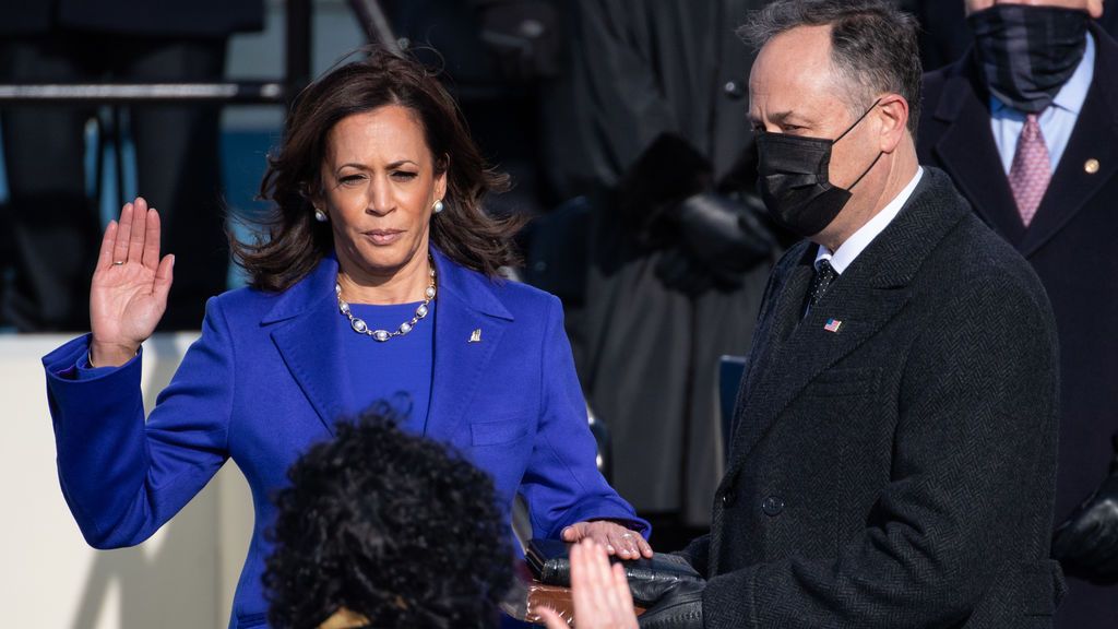 Kamala Harris jura su cargo rodeada de simbología Kamala Harris jura su cargo rodeada de simbología