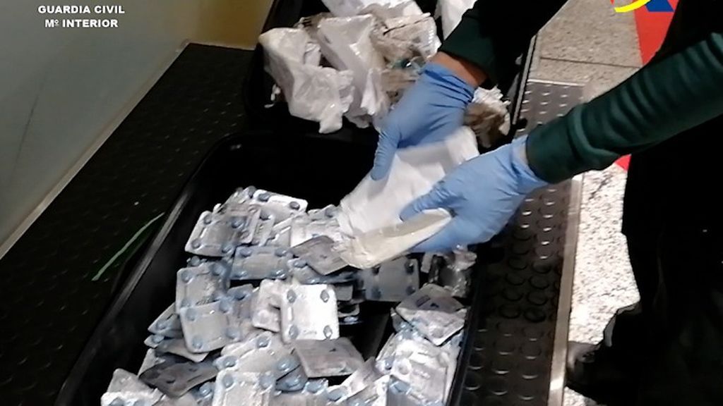 Sorprendidas dos pasajeras en el aeropuerto de Bilbao cuando intentaban introducir 2.000 pastillas potenciadoras sexuales Sorprendidas dos pasajeras en el aeropuerto de Bilbao cuando intentaban introducir 2.000 pastillas potenciadoras sexuales