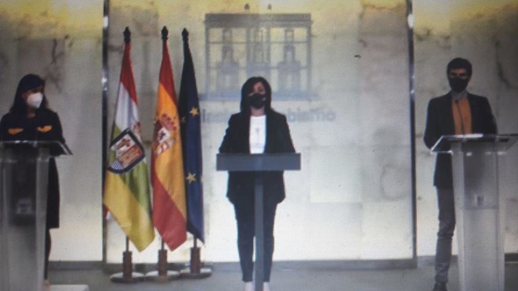 La Rioja cierra todos los comercios no esenciales y prohíbe la reuniones fuera de la unidad covivencial La Rioja cierra todos los comercios no esenciales y prohíbe la reuniones fuera de la unidad covivencial