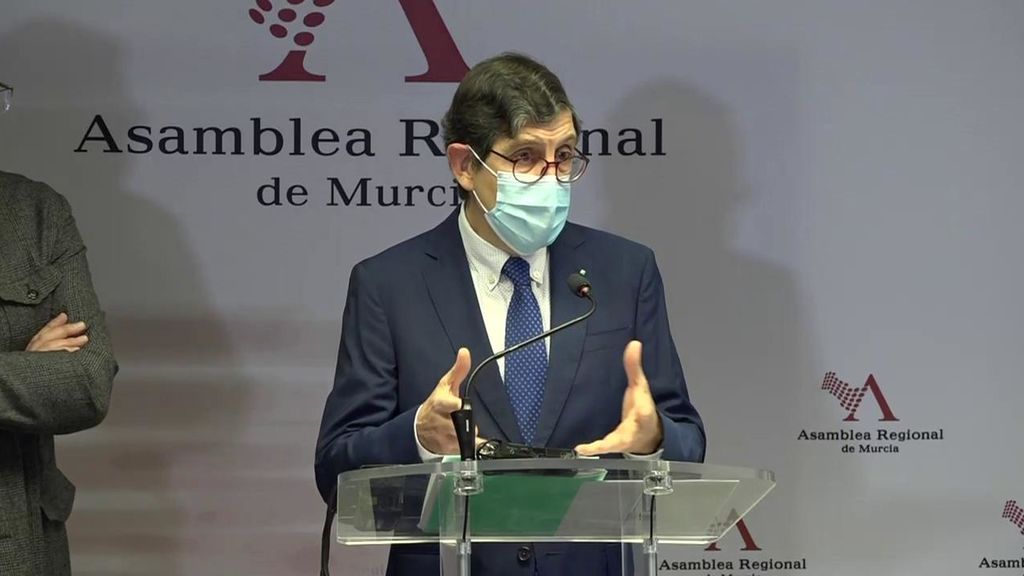 Manuel Villegas pide perdón por ponerse la vacuna antes que los pacientes de riesgo