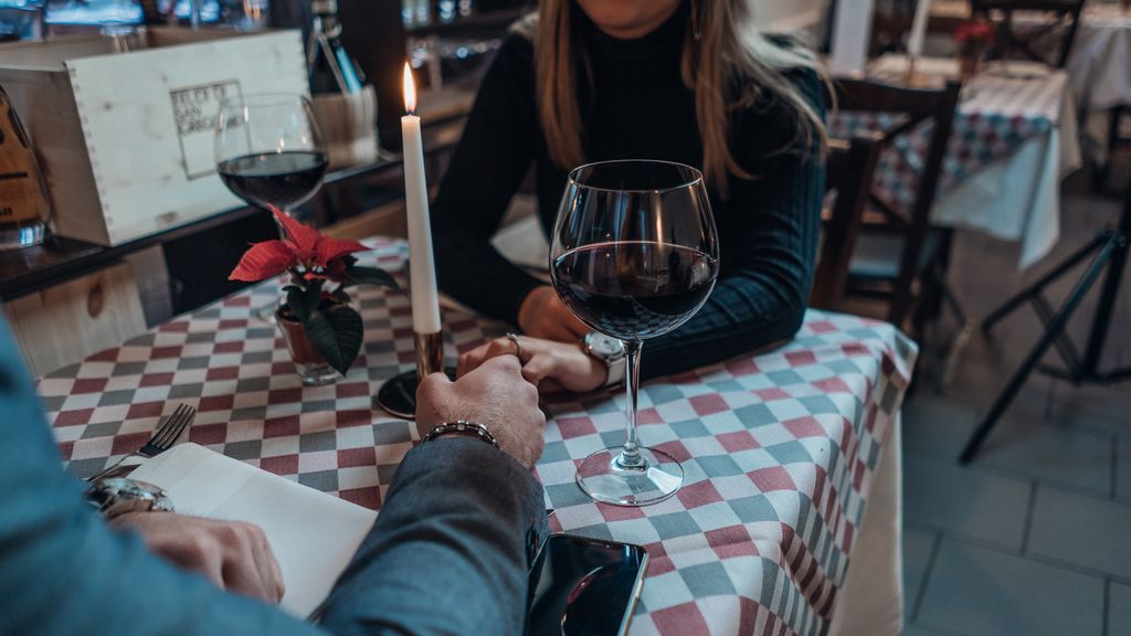 Cuidado con las aplicaciones de citas: la Interpol alerta de una estafa de falsos romances para robar dinero Cuidado con las aplicaciones de citas: la Interpol alerta de una estafa de falsos romances para robar dinero
