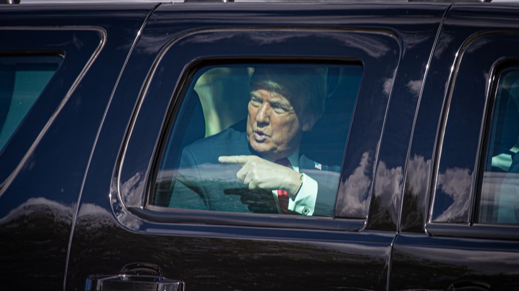 Trump deja la Casa Blanca y se marcha a su casa en Florida dejando una promesa: "Volveremos"