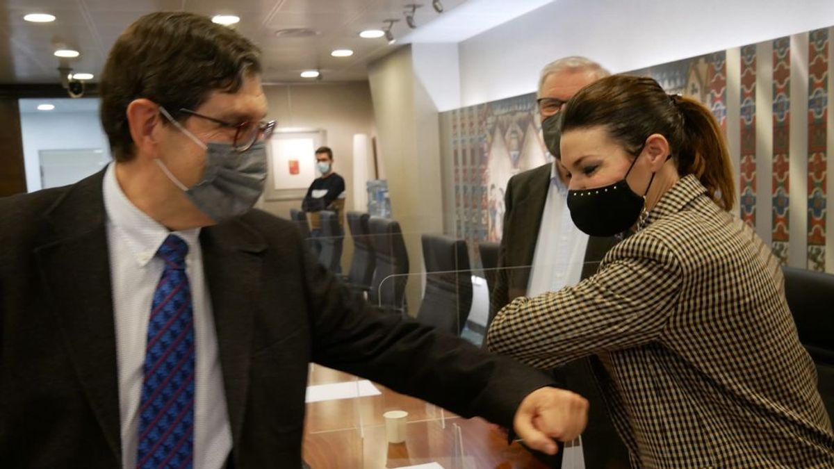 Ciudadanos, socio del PP en Murcia, pide la dimisión del consejero de Salud por vacunarse Ciudadanos, socio del PP en Murcia, pide la dimisión del consejero de Salud por vacunarse
