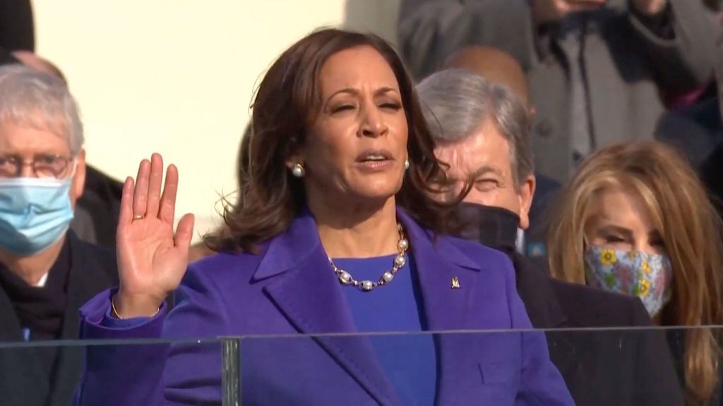 Kamala Harris jura el cargo como vicepresidenta de los Estados Unidos