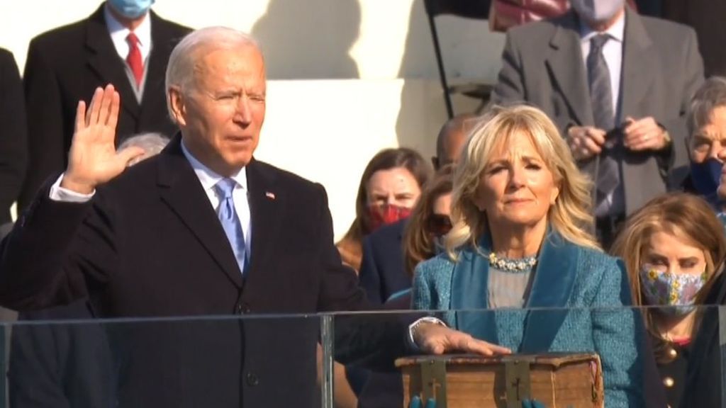 Joe Biden jura su cargo como Presidente
