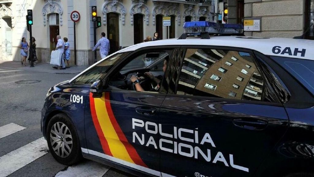 Tres personas detenidas en una reyerta a navajazos en una barriada de Dos Hermanas Tres personas detenidas en una reyerta a navajazos en una barriada de Dos Hermanas