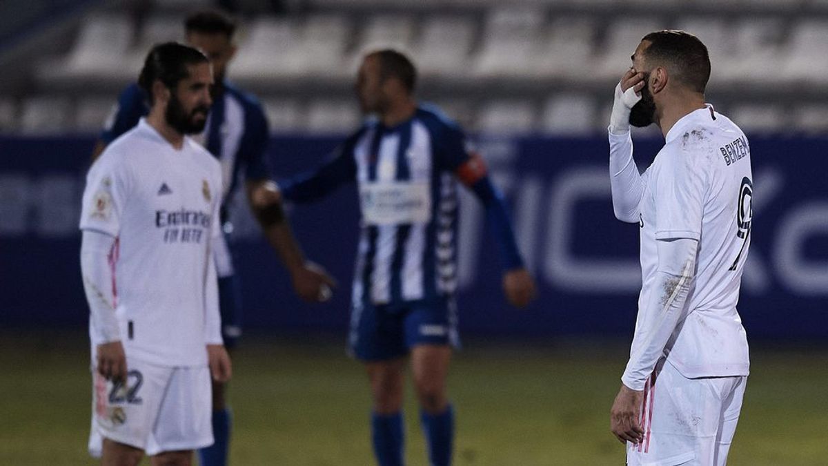Isco y Benzema lamentan un gol del Alcoyano Isco y Benzema lamentan un gol del Alcoyano