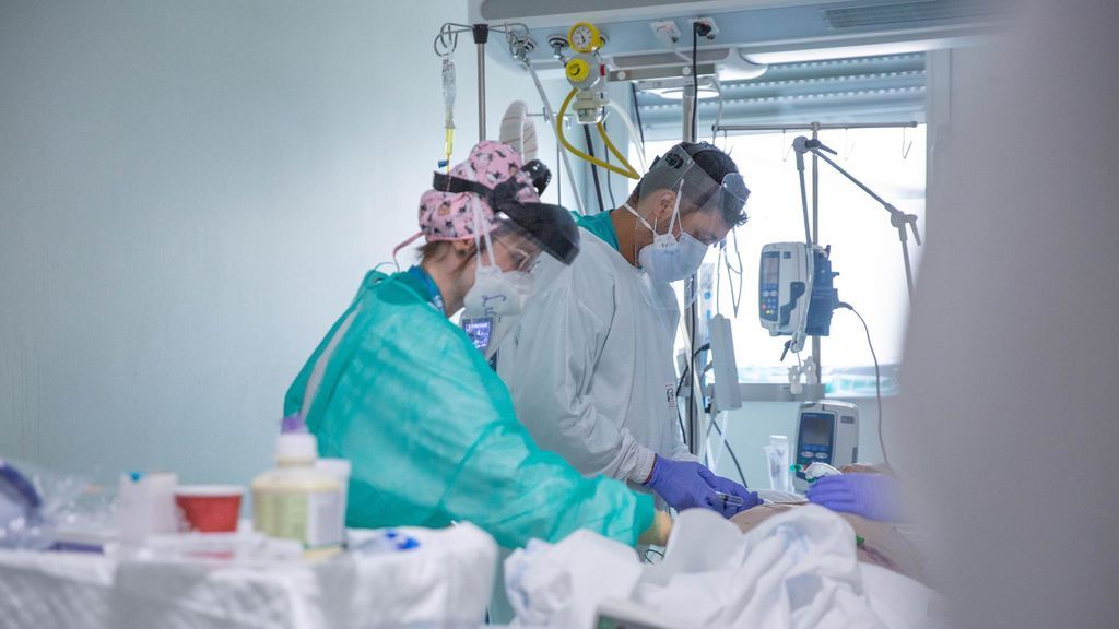 Aumentan un 80% los ingresos en hospitales de la Comunidad Valenciana en tan solo 7 días Aumentan un 80% los ingresos en hospitales de la Comunidad Valenciana en tan solo 7 días