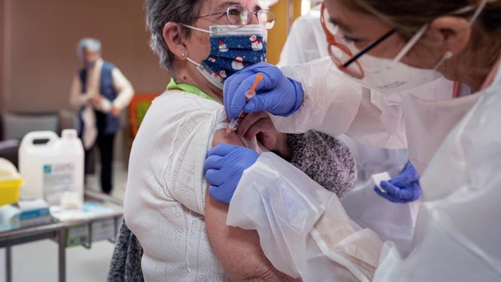Un gran estudio muestra que la vacuna de Pfizer causa reacciones alérgicas graves a dos personas por millón Un gran estudio muestra que la vacuna de Pfizer causa reacciones alérgicas graves a dos personas por millón