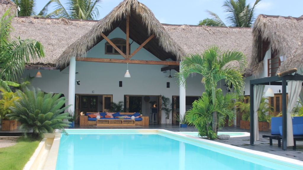 Así es Villa Montaña, la espectacular villa donde viven las chicas junto a los solteros