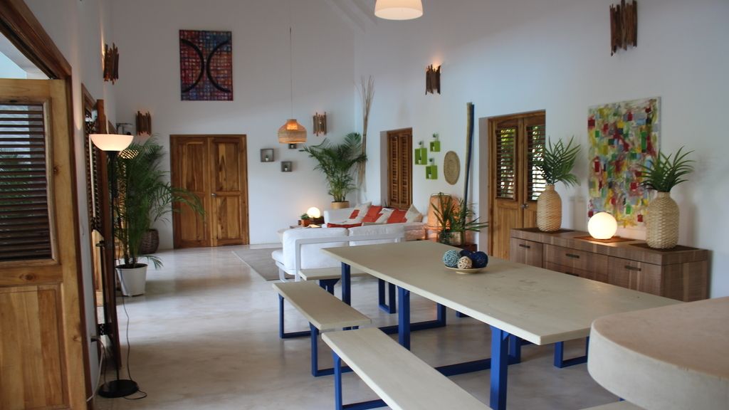 Así es Villa Montaña, la espectacular villa donde viven las chicas junto a los solteros