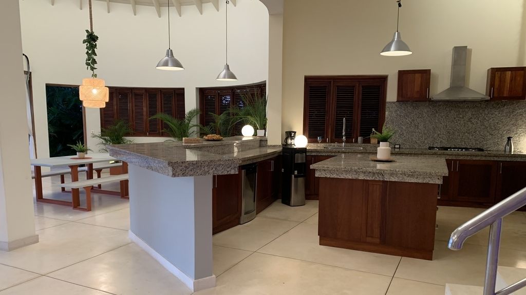 Así es Villa Playa por dentro, la espectacular casa donde viven los chicos junto a las solteras