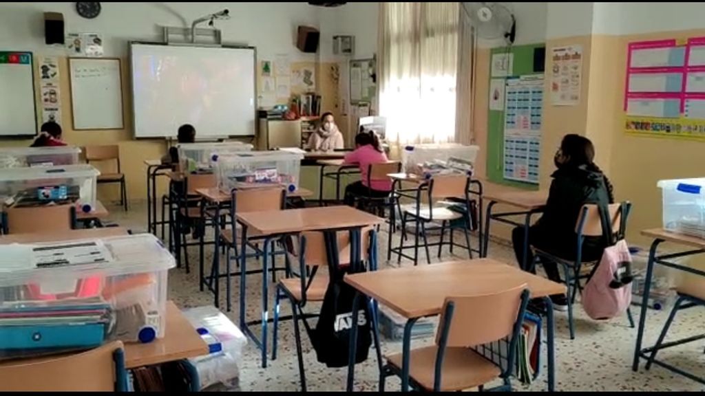 Dos semanas de pupitres vacíos en la Línea: los padres mantienen el pulso y no llevan a sus hijos a clase Dos semanas de pupitres vacíos en la Línea: los padres mantienen el pulso y no llevan a sus hijos a clase
