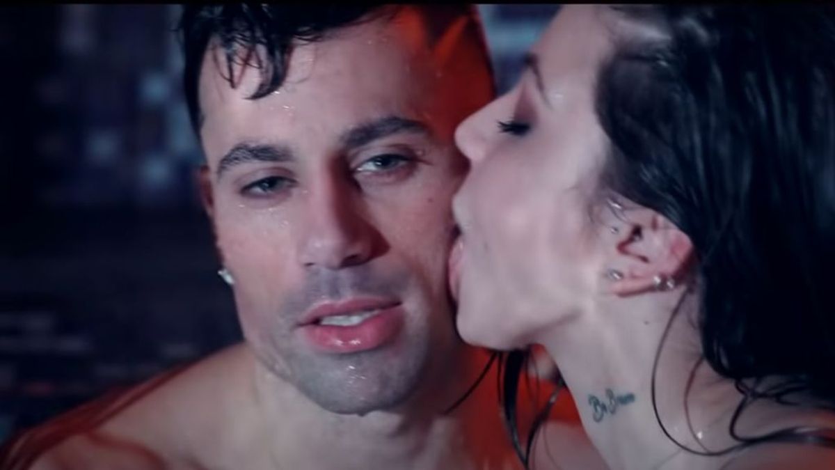Sensuales caricias y besos apasionados: así es el videoclip que provocó la mayor crisis entre Diego y Lola