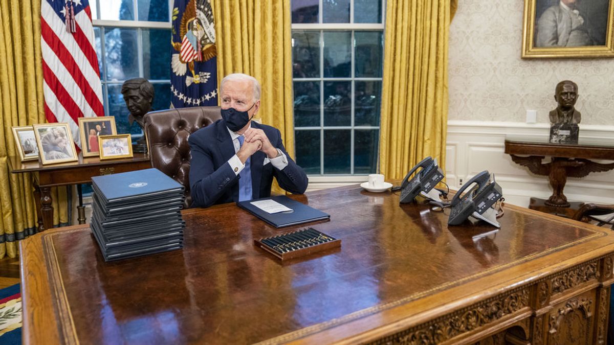 Biden elimina el 'botón rojo' para recibir coca colas que puso Trump en el Despacho Oval Biden elimina el 'botón rojo' para recibir coca colas que puso Trump en el Despacho Oval