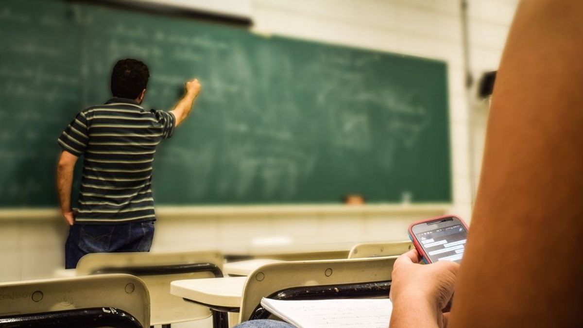 9 de cada 10 profesores en Andalucía no se siente valorado: "Sentimos que trabajamos contra los elementos" 9 de cada 10 profesores en Andalucía no se siente valorado: "Sentimos que trabajamos contra los elementos"