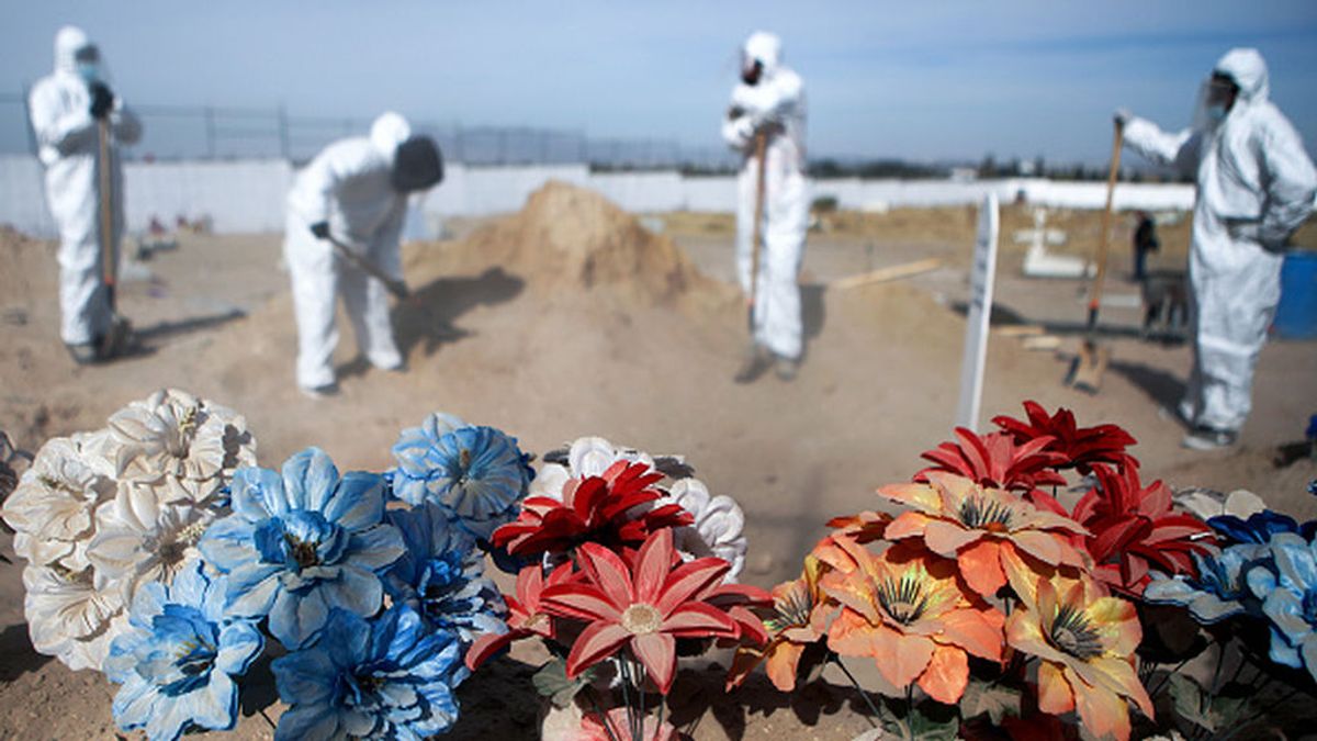 Máximo diario de fallecimientos en México superando las 1800 muertes Máximo diario de fallecimientos en México superando las 1800 muertes