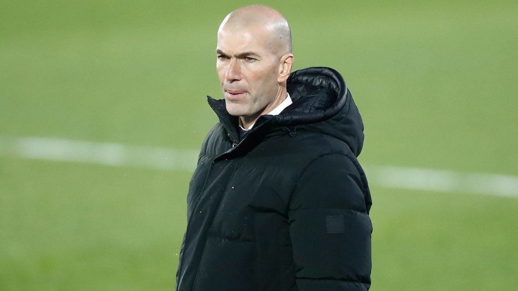 Zidane no podrá estar en el banquillo del Madrid en los próximos partidos.